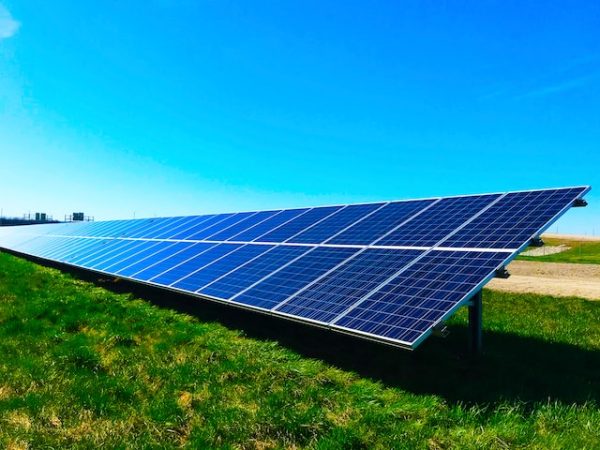 Solenergi: Nøglen til en Bæredygtig og Økonomisk Fremtid